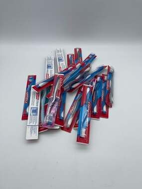 Lot of 23 Colgate Wave Manual Toothbrushes Soft and Medium Assorted